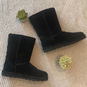 BearPaw SIZE 9 Black Boots